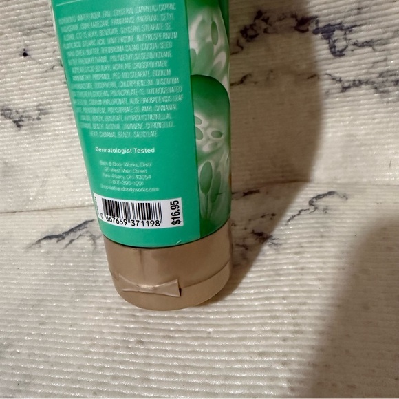 Bath & Body Works Cucumber Melon Body Cream Shea Butter Hyaluronic Acid 24 Hour - Picture 4 of 5